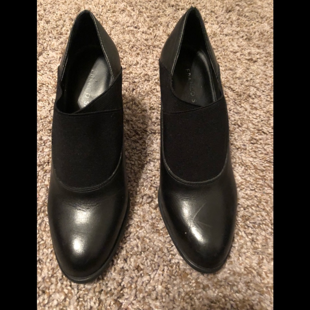 Black ankle shoe